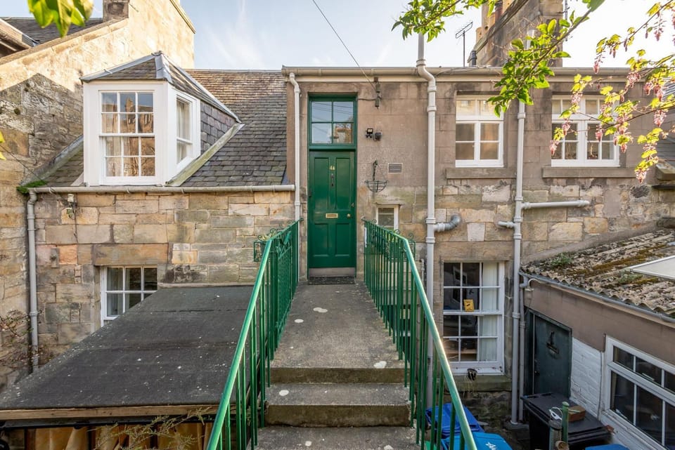 Property building, Facade/entrance, Off site