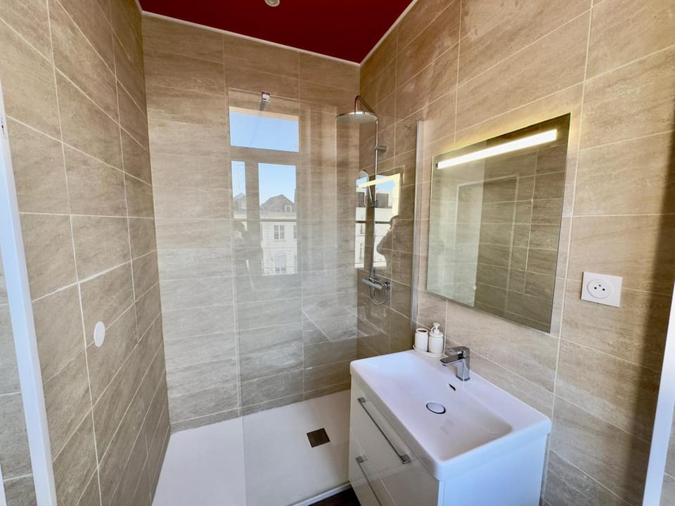 Studio Bali Hyper centre Lit Baldaquin Apartment in Arras