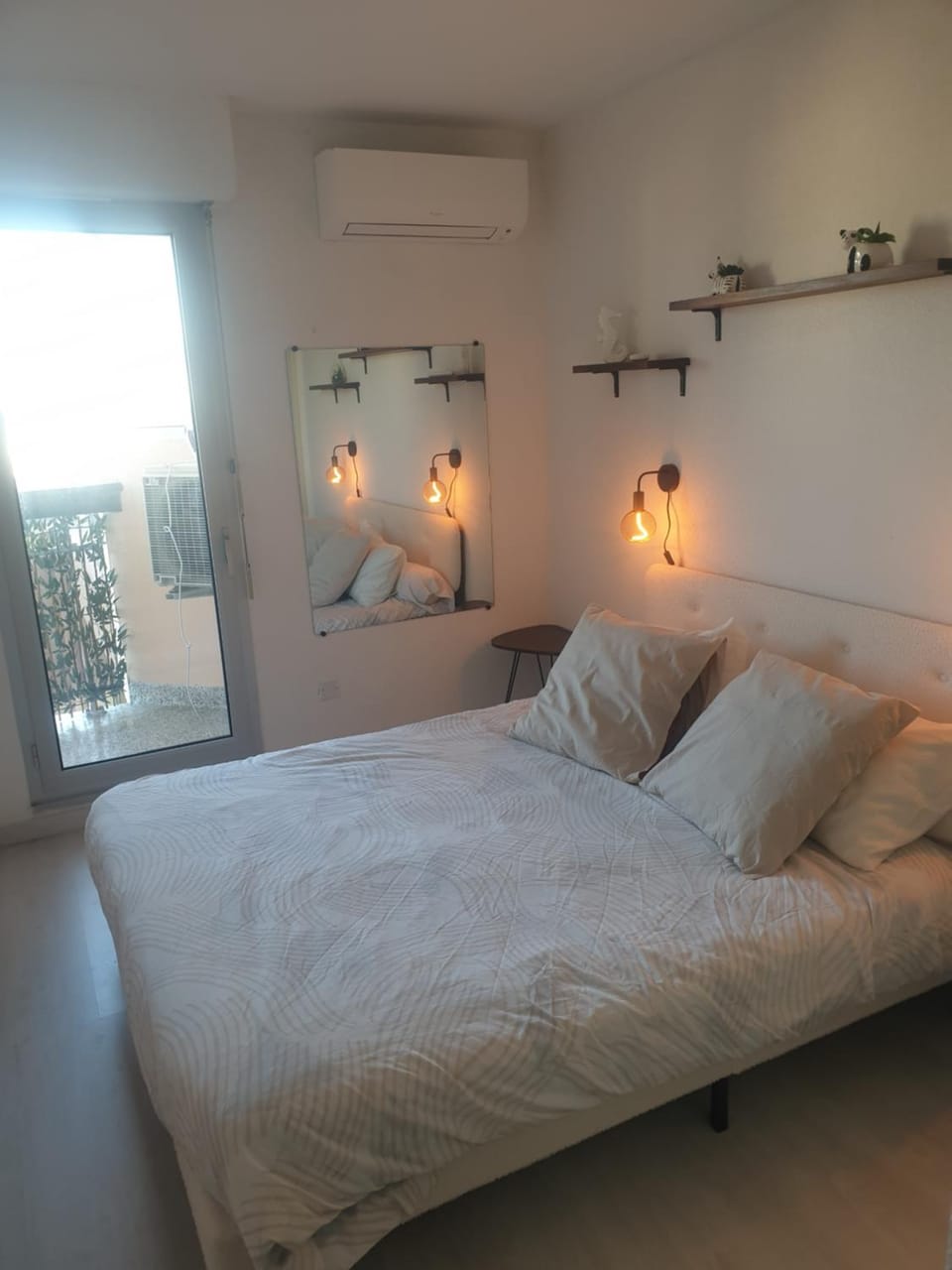 Bed, Bedroom, air conditioner