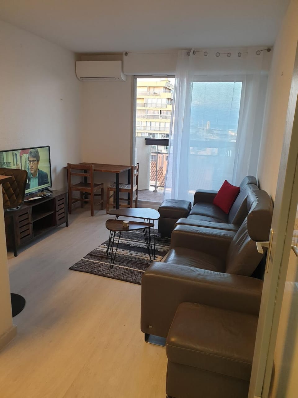 Living room, air conditioner