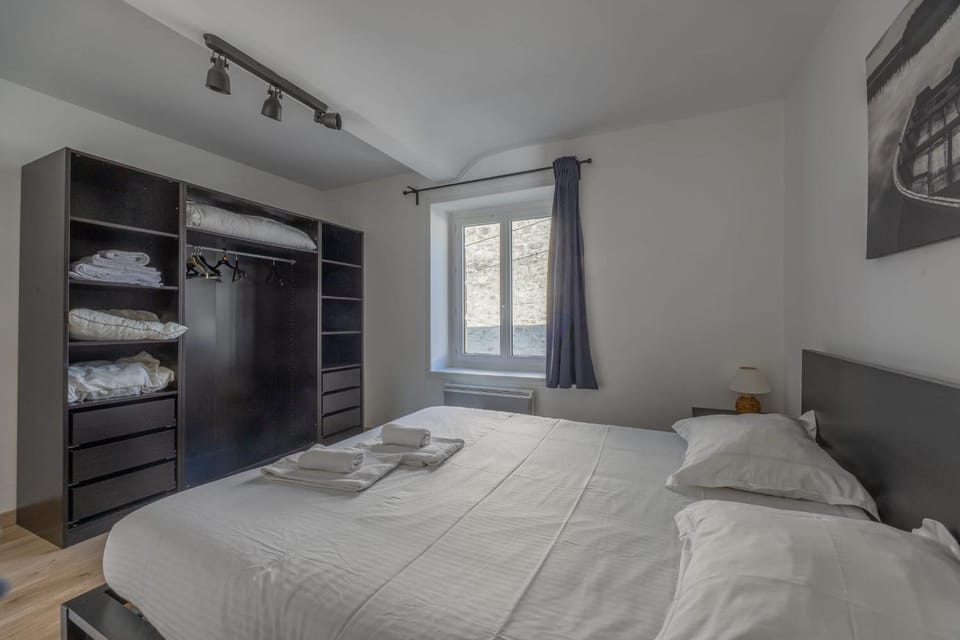 Bed, Photo of the whole room, Bedroom, towels, wardrobe