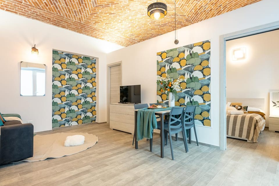 Communal lounge/ TV room, TV and multimedia, Living room, Seating area, Dining area, Evening entertainment