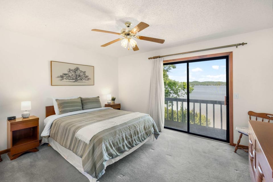 Sunset Escape - Fit For 8 House in Lake of the Ozarks