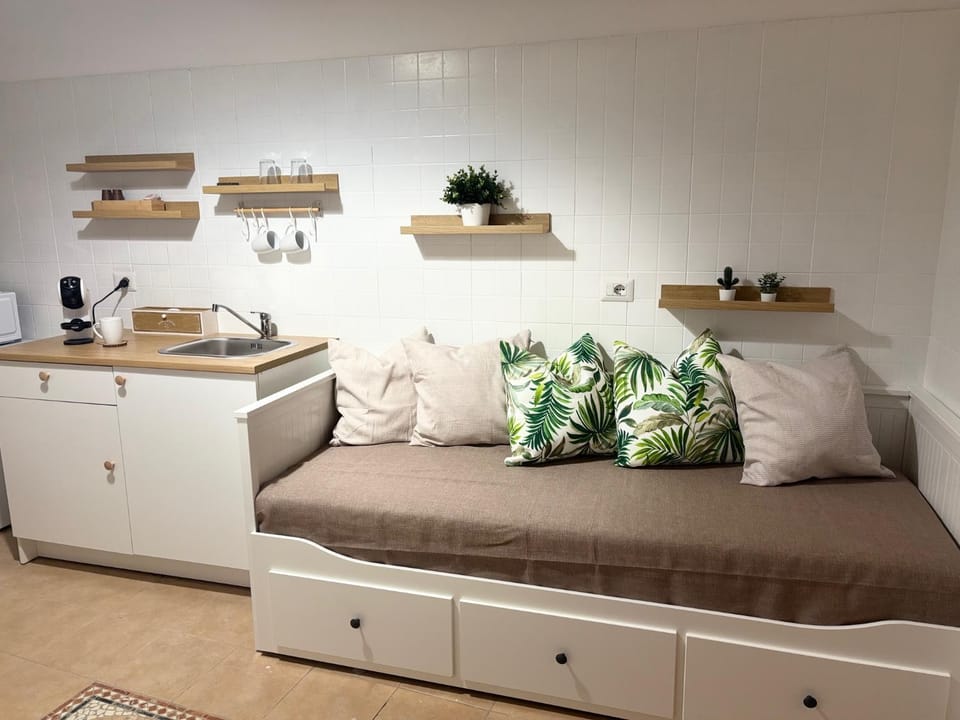 Bed, Living room