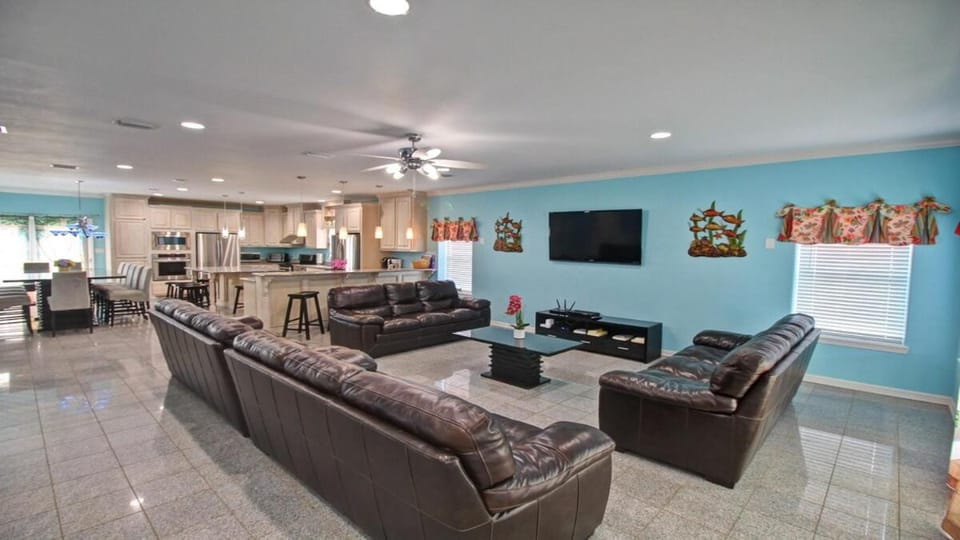 FamReunion,EVcharger,3LotsToBeach,HeatedPool,Jacuzzi House in South Padre Island