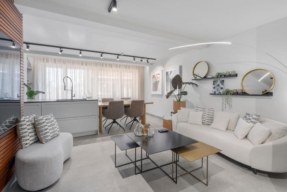 Seating area, Dining area
