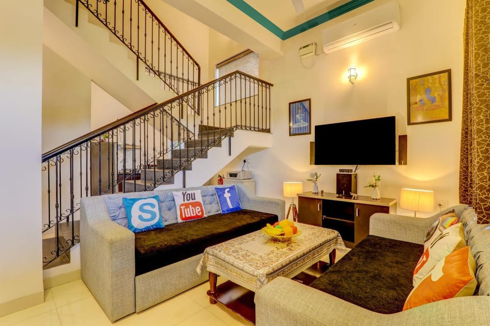 TV and multimedia, Living room, Seating area, air conditioner