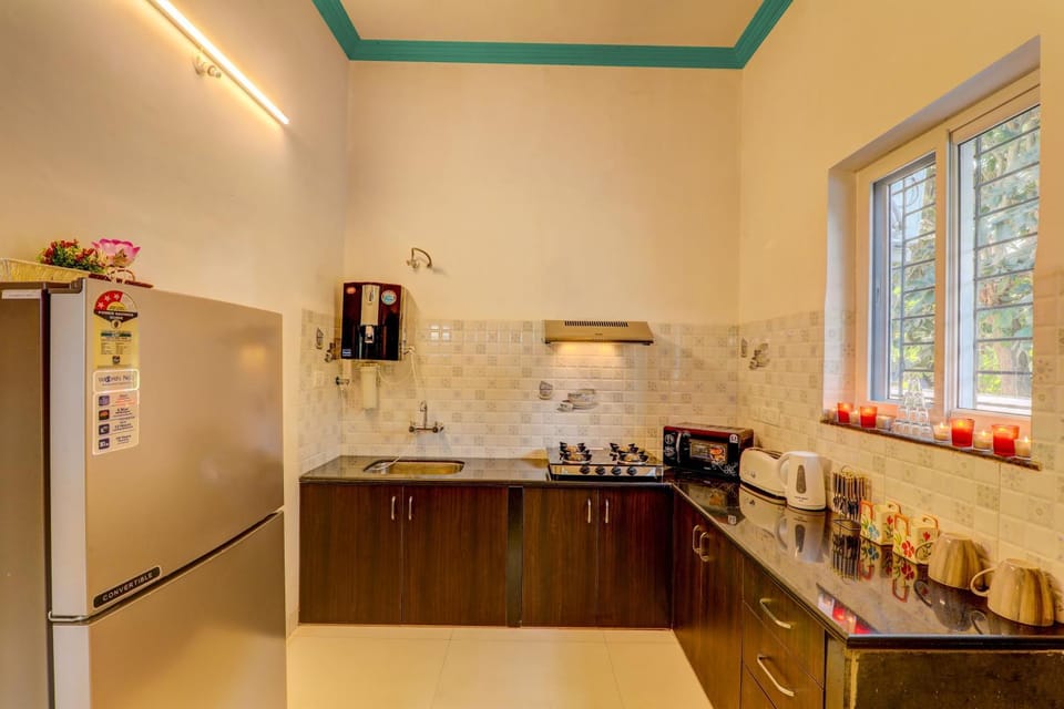 Kitchen or kitchenette, kitchen