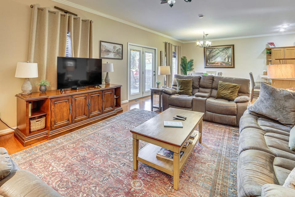2 Mi to Branson Landing: Quiet Home w/ Lake View House in Ozark Mountains