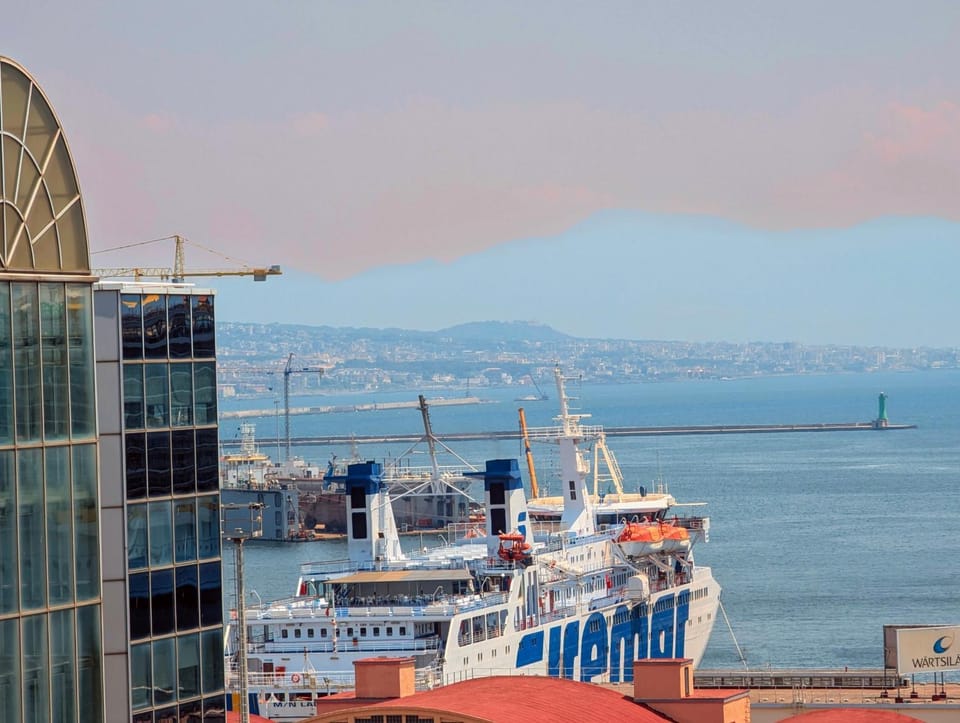 Property building, Nearby landmark, Day, Summer, Solarium, City view, Sea view