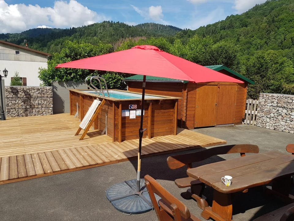 Chalet chaleureux à Cornimont avec piscine privée Chalet in La Bresse