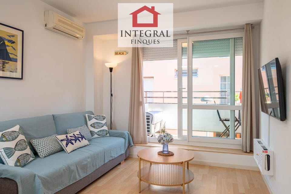 Property building, TV and multimedia, Living room, air conditioner