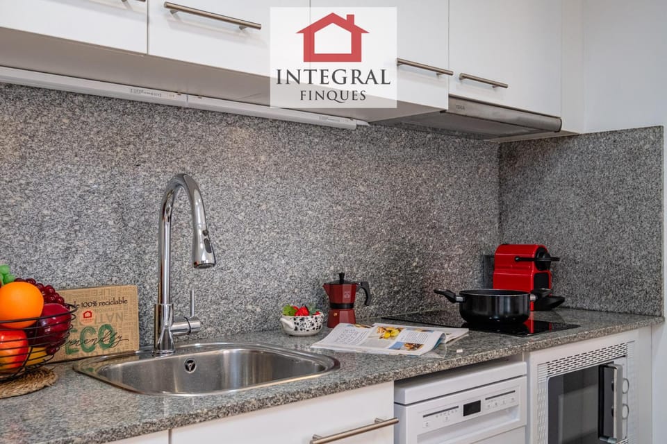 Coffee/tea facilities, dishwasher, stove, kitchen
