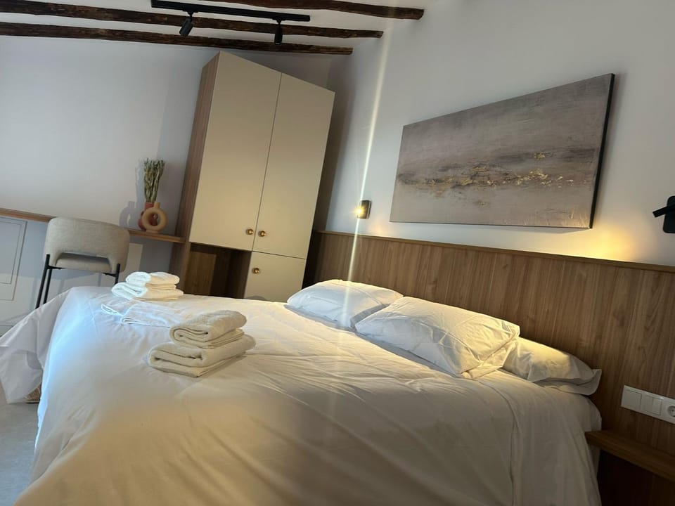 Bed, Bedroom, towels, wardrobe