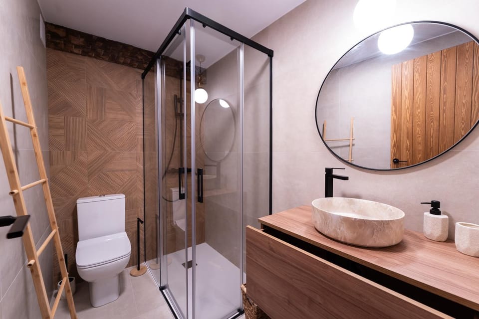 Shower, Toilet, Bathroom