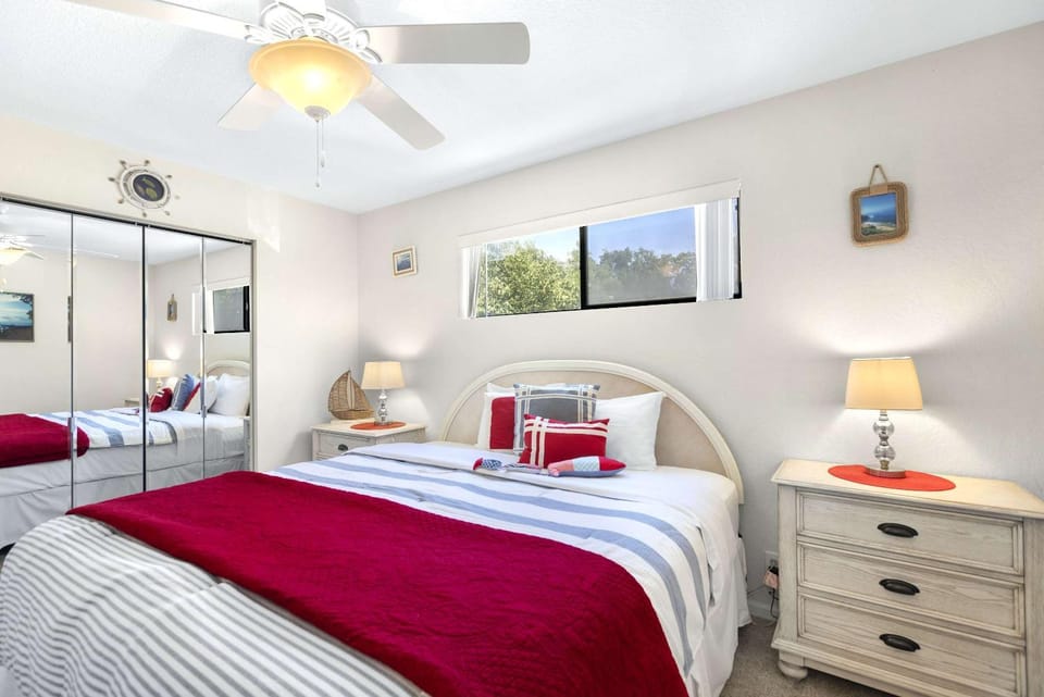 The Nook at Weston Point - Cozy Condo Getaway House in Lake of the Ozarks