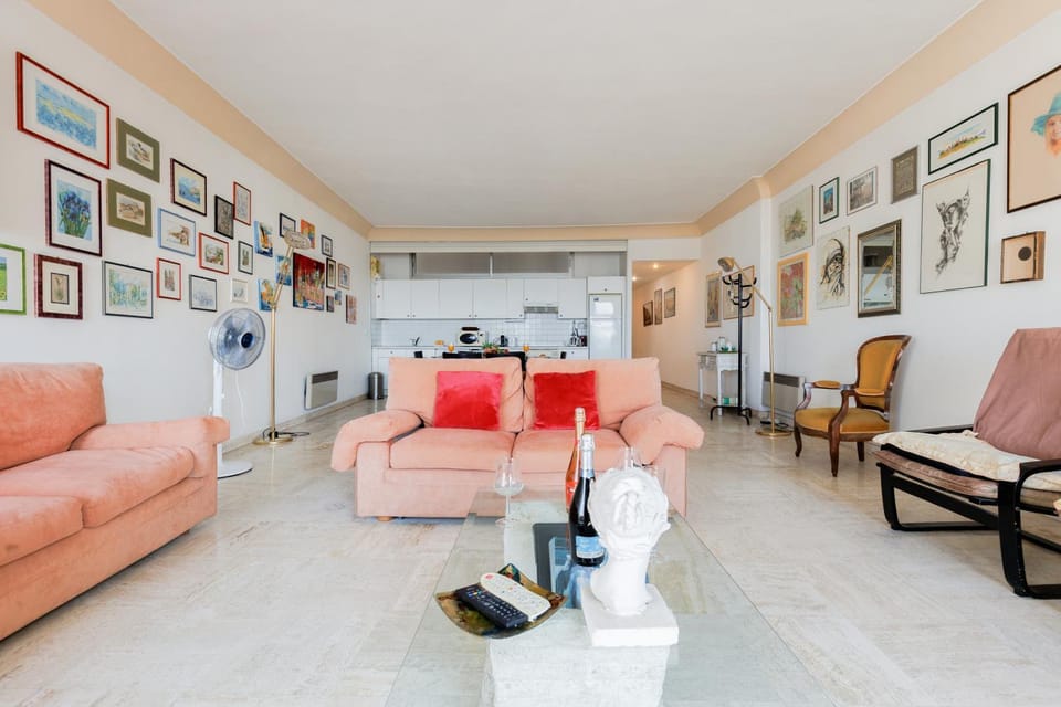 Una Rosa Blu YourHostHelper Apartment in Cannes