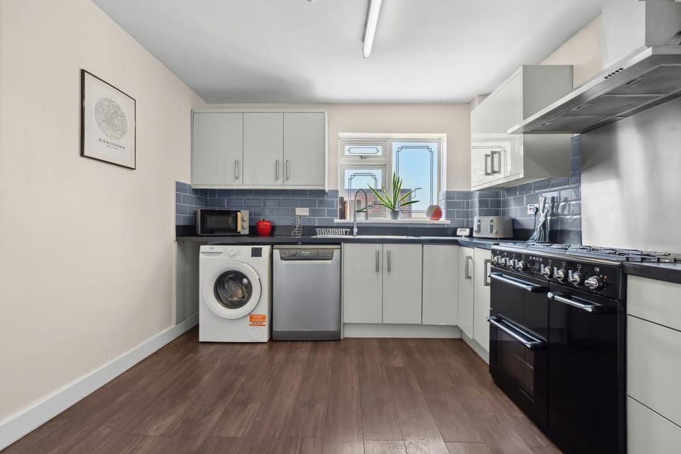 Kitchen or kitchenette, kitchen