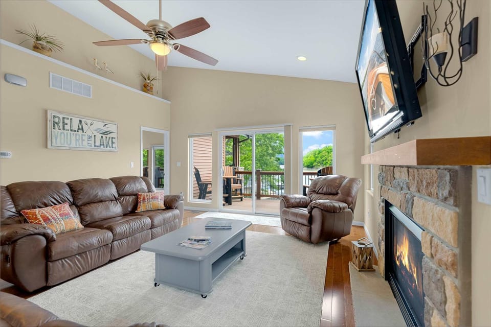 Trails End Hideaway - Waterfront House in Lake of the Ozarks