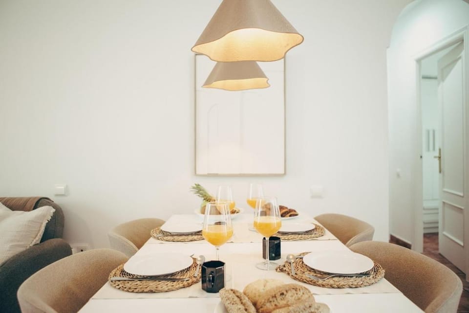 Living room, Food and drinks, Dining area, Food
