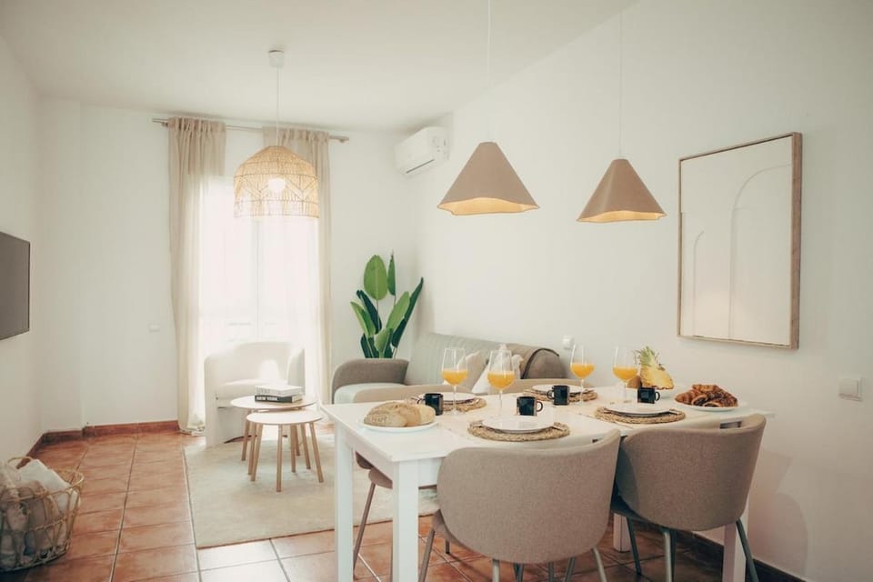 Seating area, Dining area