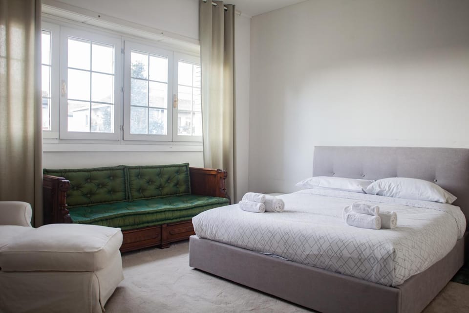 Living room, Photo of the whole room