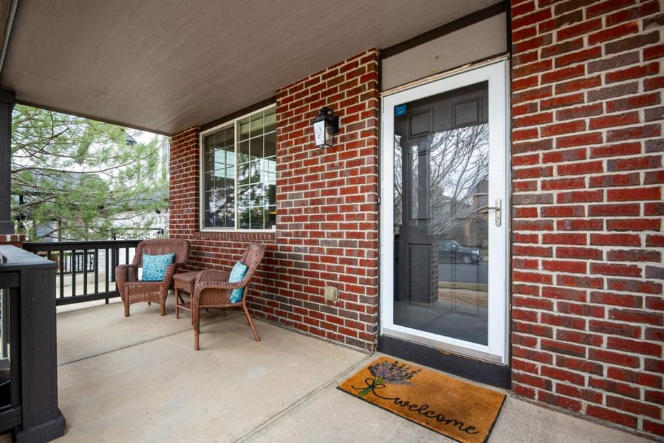 5 bed 4 bath and Pet friendly House in Northglenn