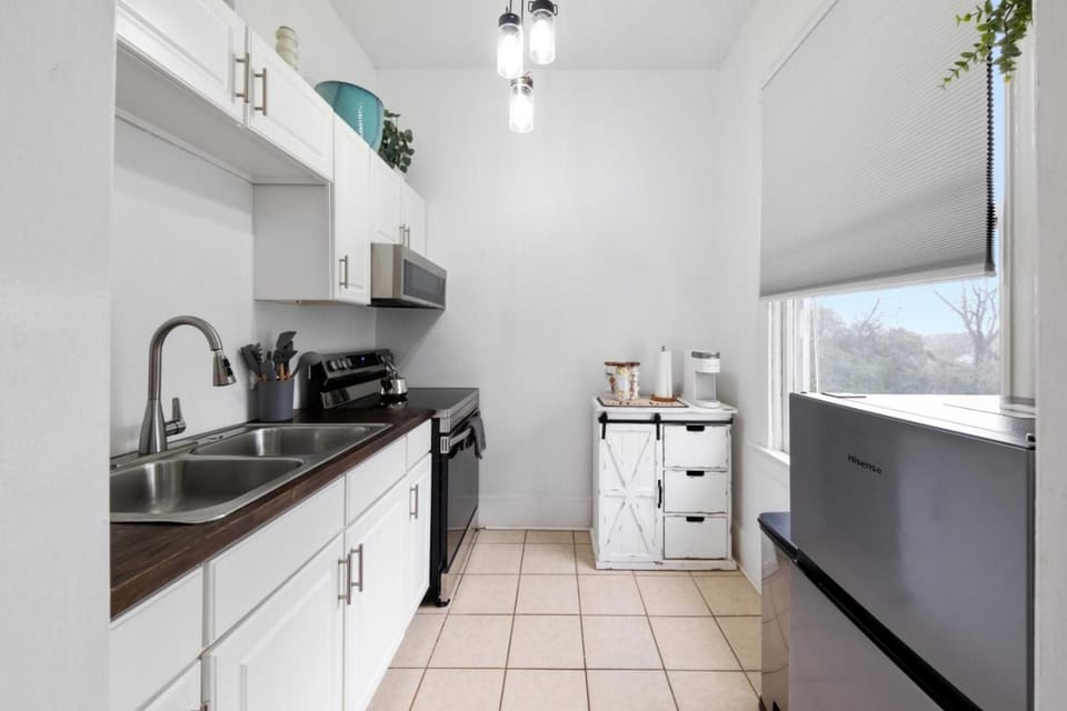 Coffee/tea facilities, Kitchen or kitchenette, oven