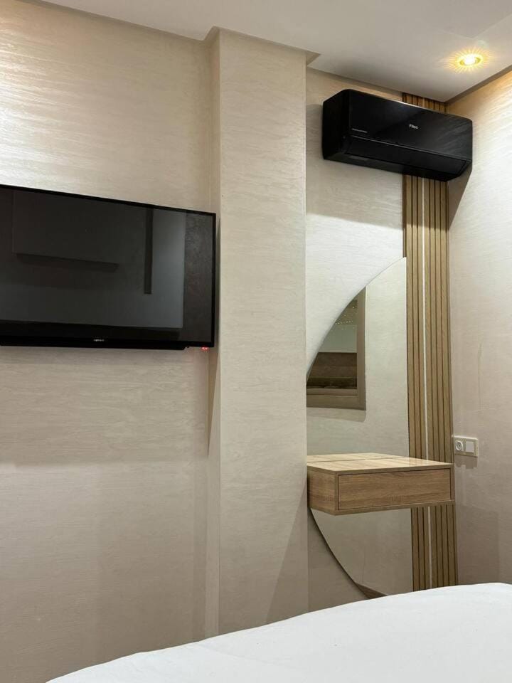 Bed, TV and multimedia, Bedroom, air conditioner