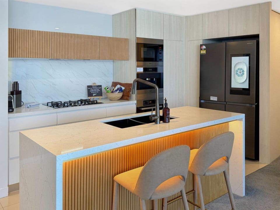 Unit 13902 Skyhome Oracle Tower 1 Level 39 Apartment in Gold Coast