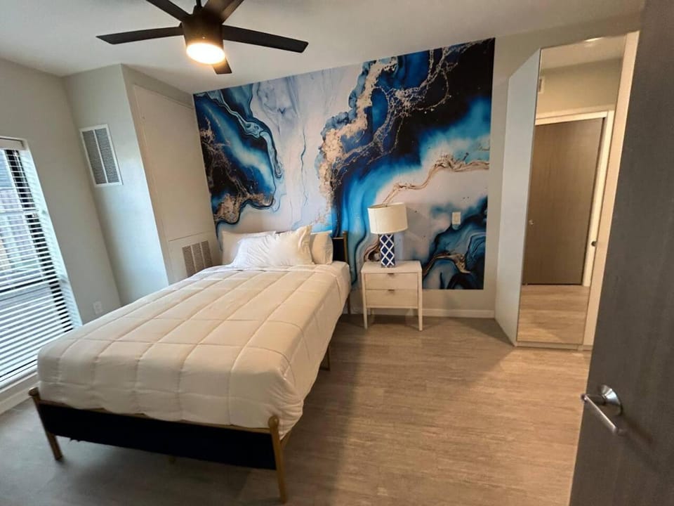 Lightning Luxe Retreat Apartment in Des Moines