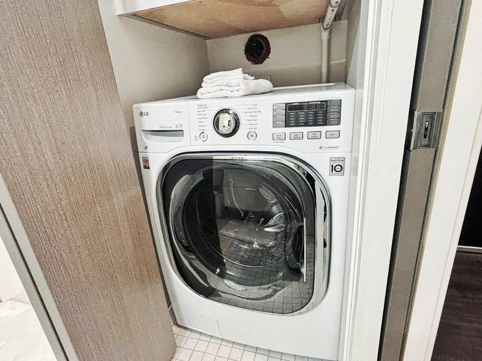 Emerald Haven Apartment in Des Moines