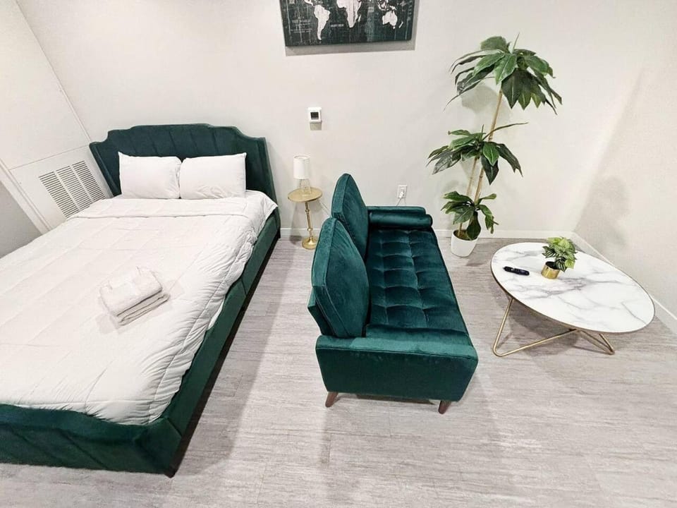 Emerald Haven Apartment in Des Moines