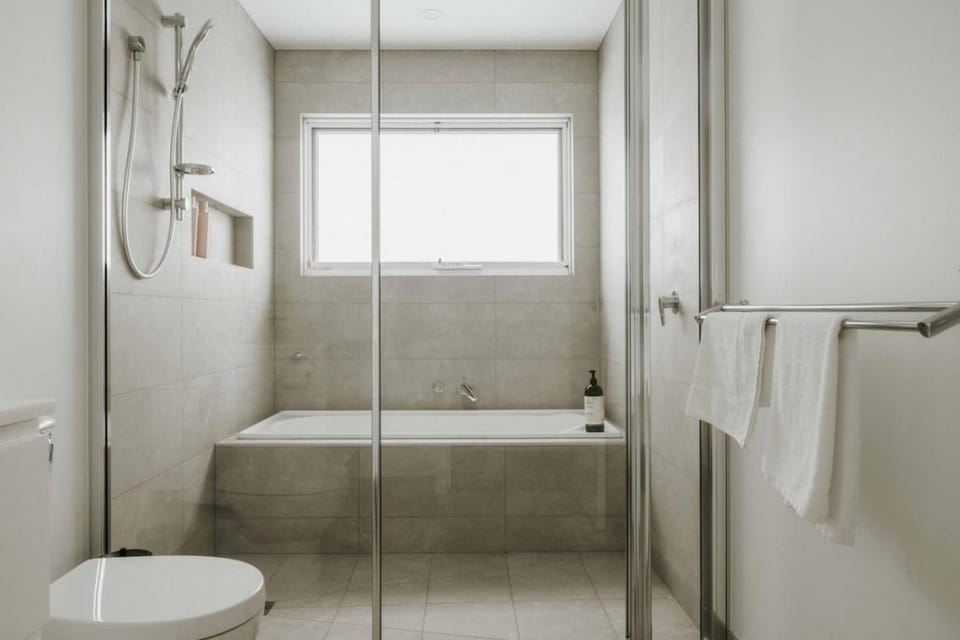 Shower, Toilet, Bathroom, Bath