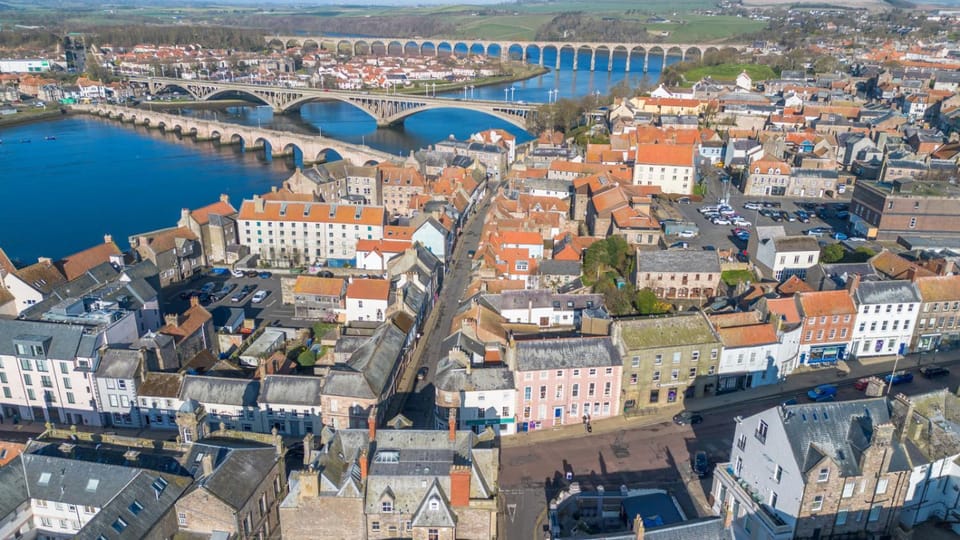 Nearby landmark, Day, Neighbourhood, Bird's eye view, City view, Landmark view, River view, Location