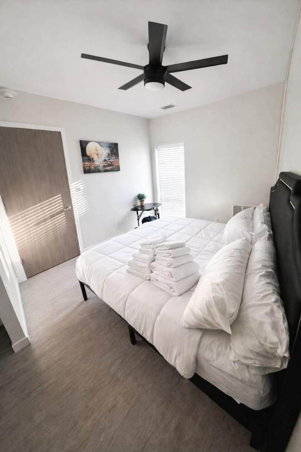 The Luxe Black Haven (340) Apartment in Des Moines