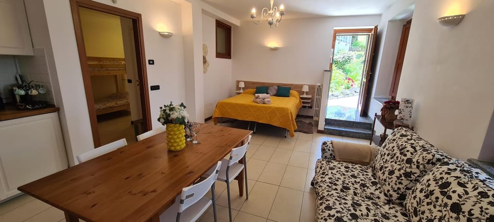 Villa Gli Ulivi - Ushuaia Apartment Lake & Garden View - Free Parking Apartment in Province of Lecco