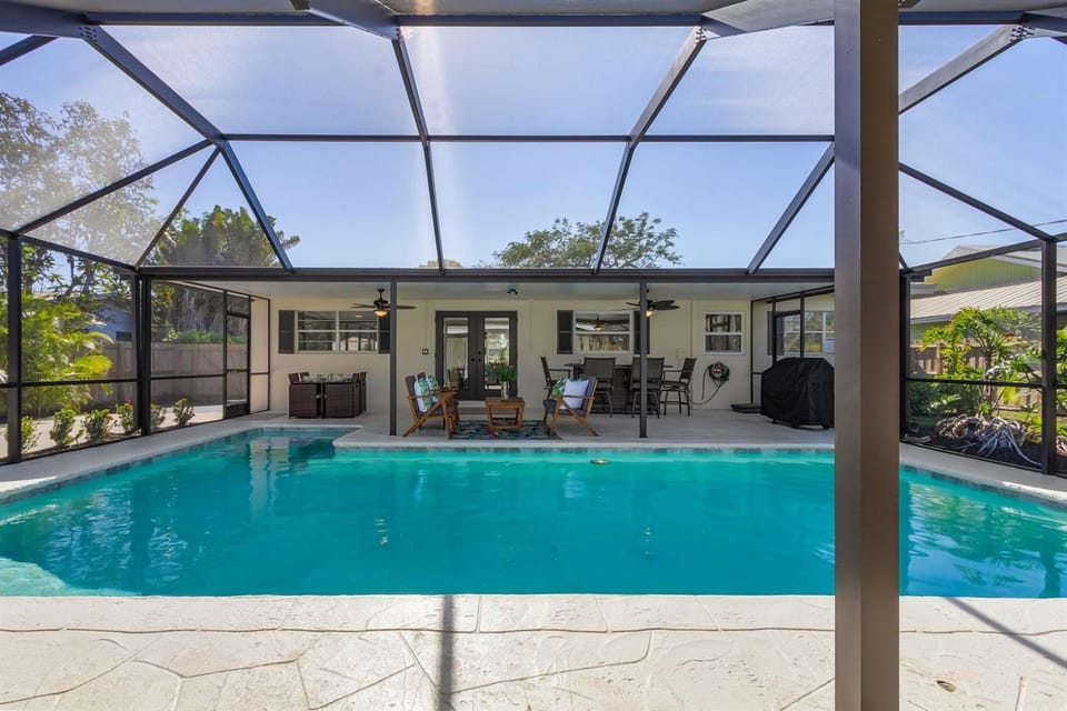 5 BDRM3 BathNaples LuxuryHtd PoolNr BeachPets House in Naples