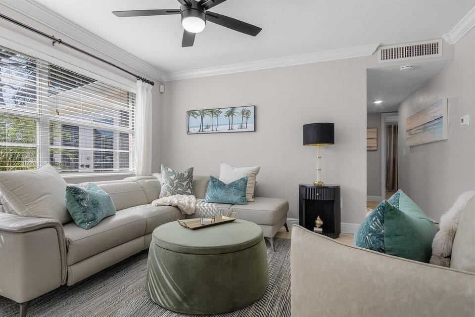5 BDRM3 BathNaples LuxuryHtd PoolNr BeachPets House in Naples