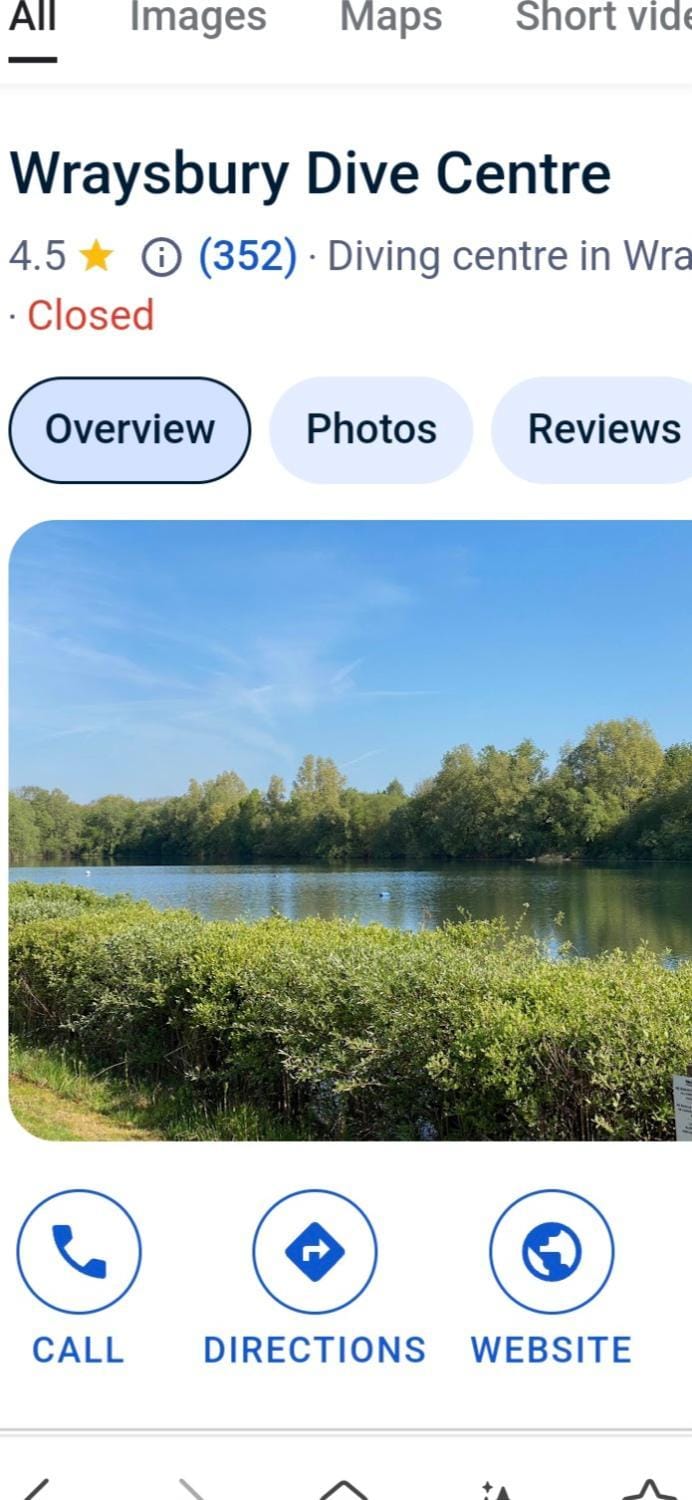 Chalet close to Heathrow T5, Windsor Castle, Legoland, Thorpe Park, with off road parking, free Wifi, private garden, spacious & fully equipped, cozy wood burner & comfy sofa, ideal for exploring London with trains to Waterloo, a beautiful unique retreat House in Slough