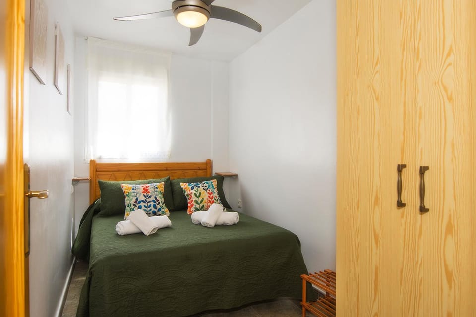 Bed, Bedroom, towels, wardrobe