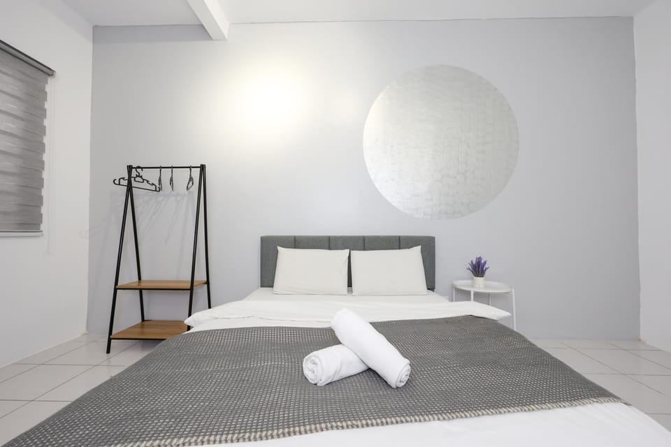 Bed, Photo of the whole room, Bedroom, Family, Family, towels