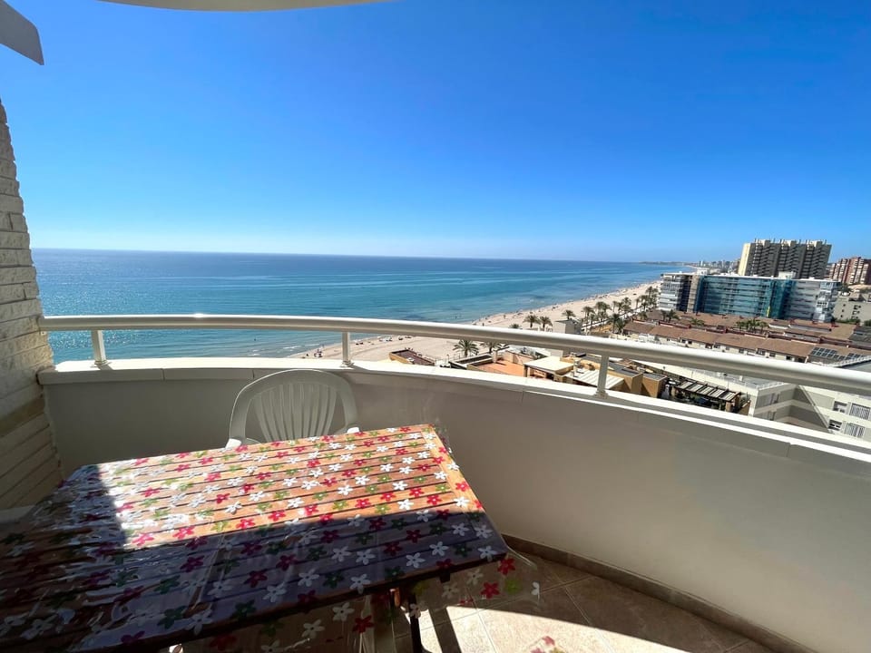 Apartamento en 1ª línea URBEU Apartment in Alacantí