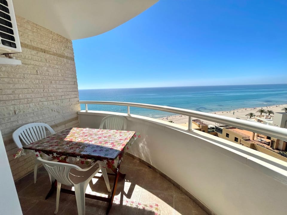 Apartamento en 1ª línea URBEU Apartment in Alacantí