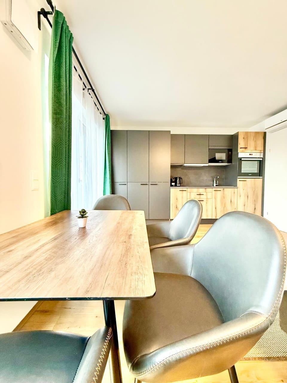 Kitchen or kitchenette, Seating area