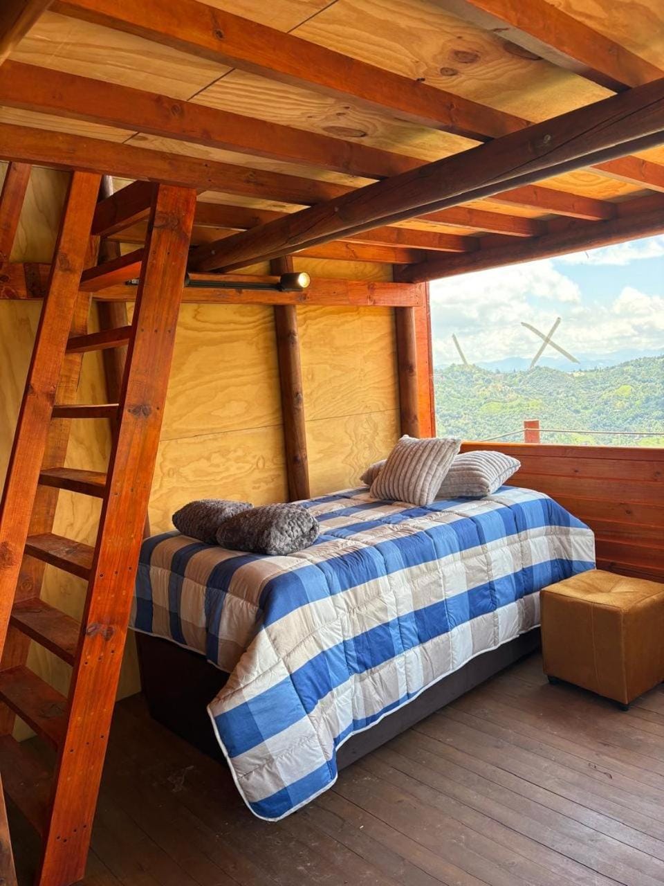 El Mundo al Revés Chalet in Pacho