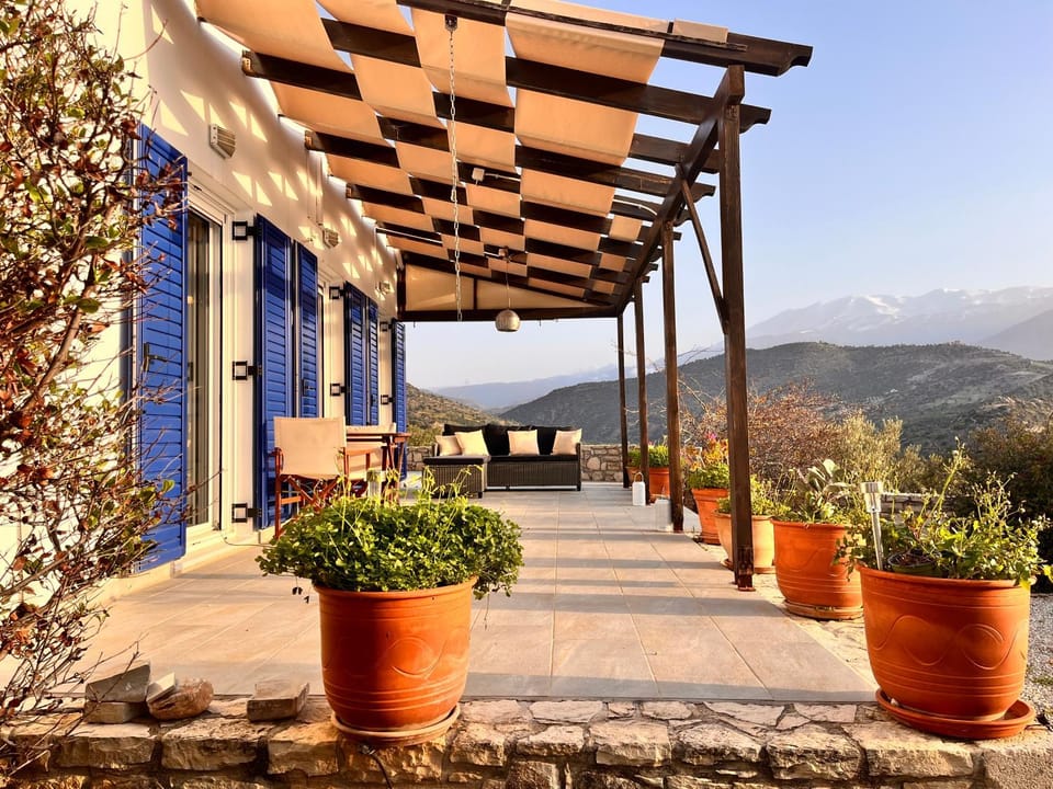 Property building, Patio, Day, Natural landscape, Balcony/Terrace, Seating area, Mountain view