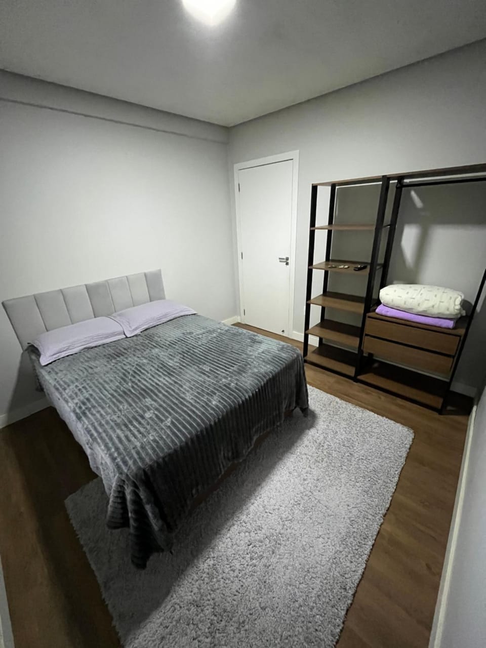 Quarto privativo com Banheiro compartilhado próx ao Hospital e centro Vacation rental in Brusque
