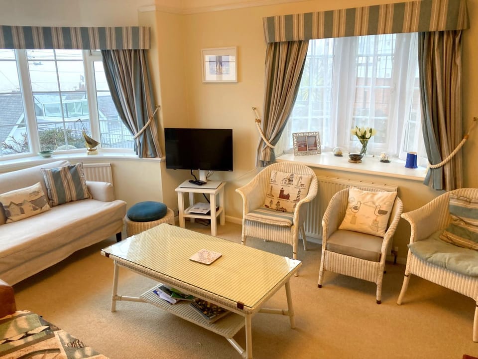 Lighthouse Cottage, 19 Broadlands, Shaldon House in Teignbridge