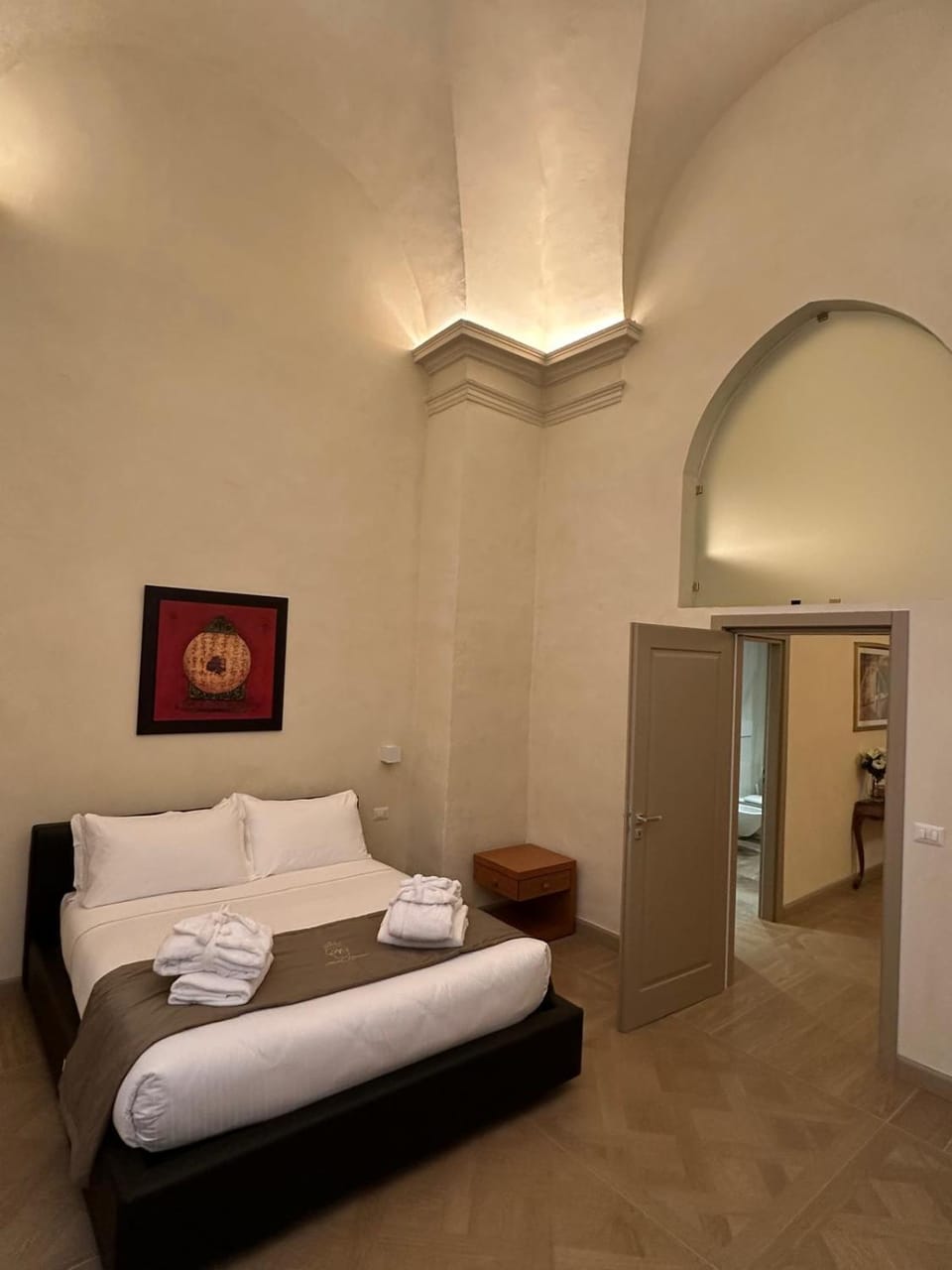 Design Suite in Historical Palace Apartment in Bologna